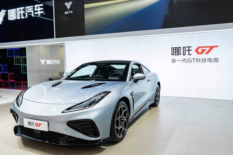 成都温江区铭迈真企业管理咨询哪吒汽车在智能汽车领域的表现，领途汽车在新能源汽车市场中的影响力